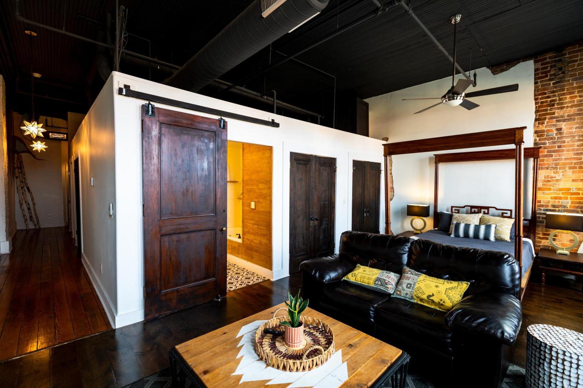 The Two Story Loft Apartment Springfield Exterior photo